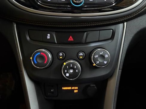 Used 2017 Chevrolet Trax LS FWD image 31