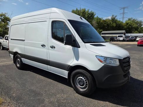 Used 2024 Mercedes-Benz Sprinter 2500 image 4