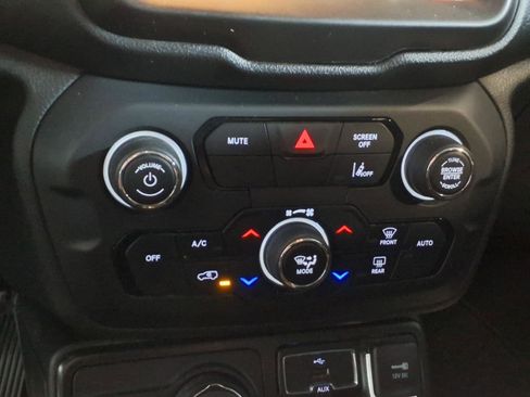 Used 2022 Jeep Renegade Latitude w/ Convenience Group image 22