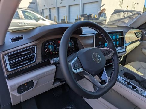 New 2026 Volkswagen Atlas SE image 12