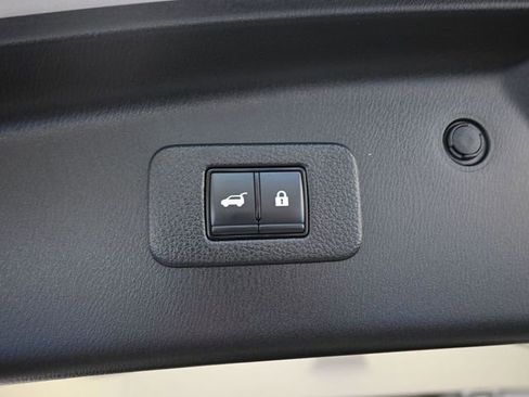 Used 2022 Nissan Armada Platinum image 9