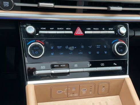 Used 2025 Hyundai Santa Fe Limited AWD/4WD image 31