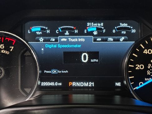 Used 2015 Ford F150 Platinum w/ Equipment Group 701A Luxury AWD/4WD image 30