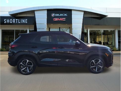 Used 2023 Chevrolet TrailBlazer RS FWD image 2