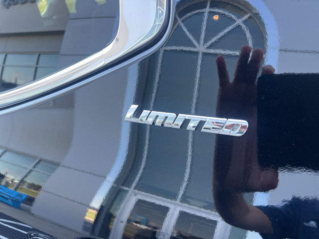 Used 2024 Toyota Tundra Limited AWD/4WD image 16