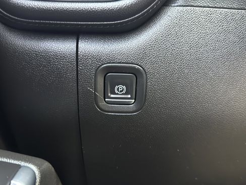 Used 2019 Chevrolet Silverado 1500 High Country image 28