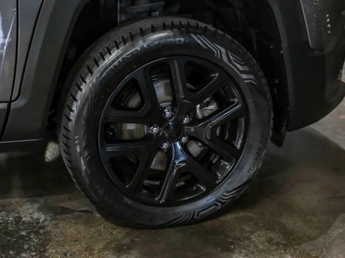 Used 2017 Jeep Renegade Altitude AWD/4WD image 51