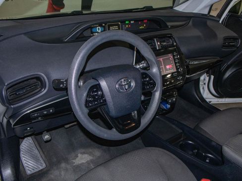 Used 2021 Toyota Prius LE FWD image 5