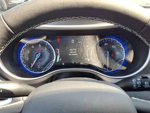 New 2027 Chrysler Pacifica Limited FWD image 13