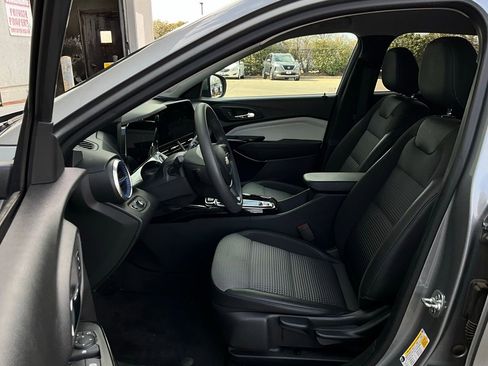 Used 2025 Chevrolet Trax LT image 10