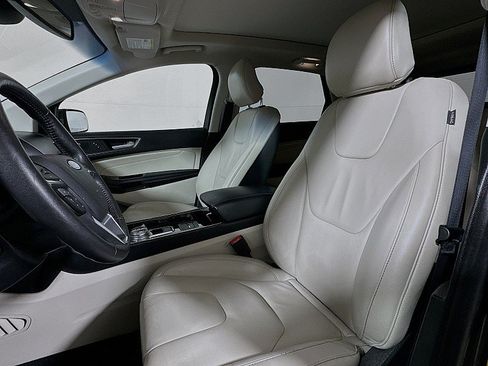 Used 2019 Ford Edge Titanium w/ Cold Weather Package AWD/4WD image 11