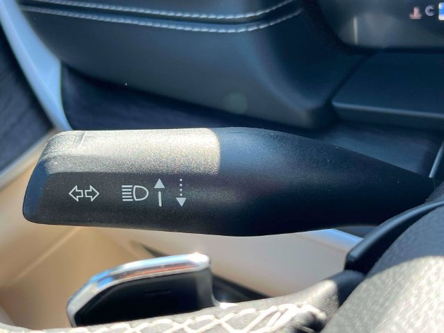 Used 2023 Jeep Grand Cherokee Limited w/ Luxury Tech Group II AWD/4WD image 11