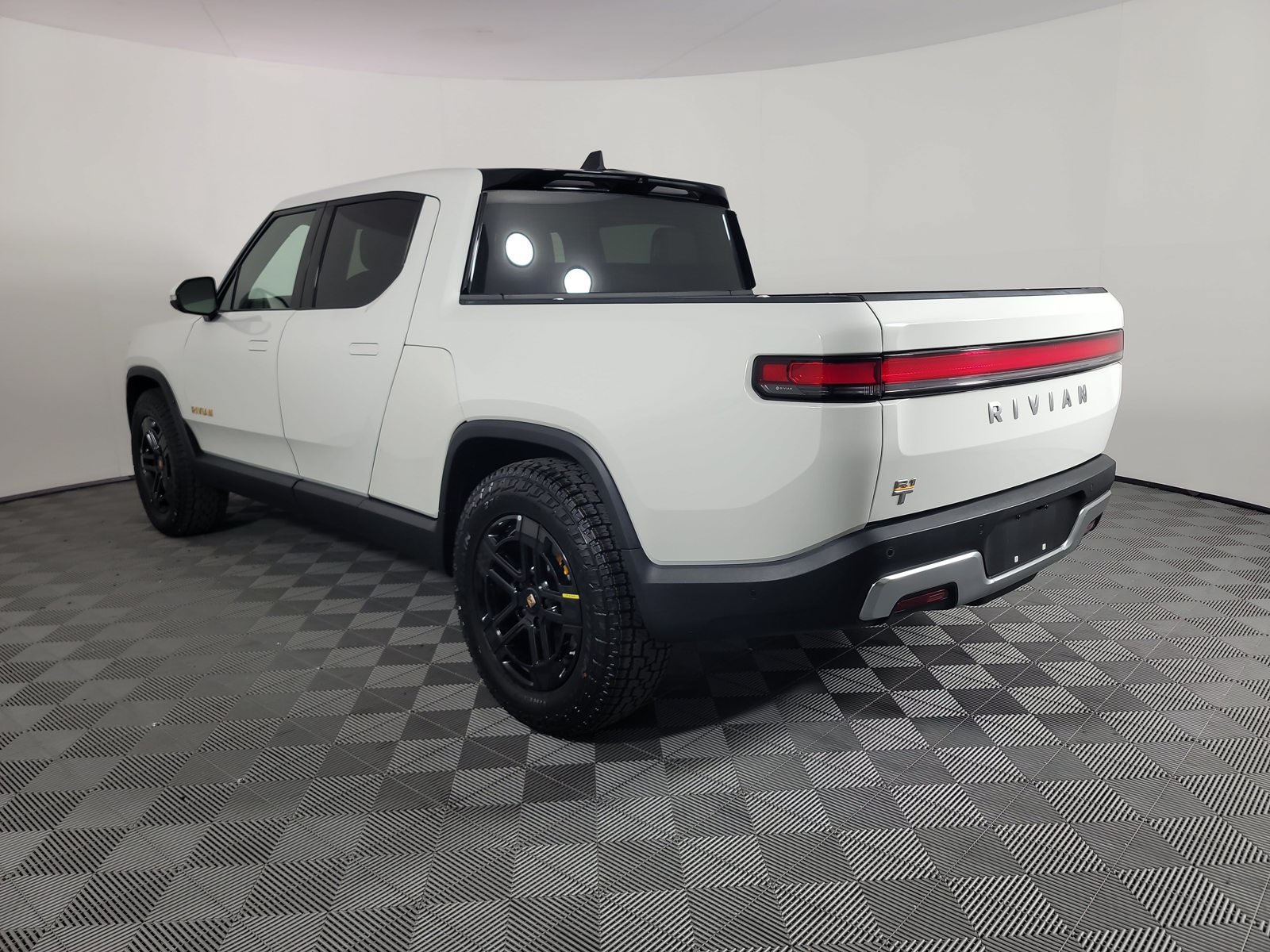 Used 2023 Rivian R1T Adventure Quad AWD/4WD image 3