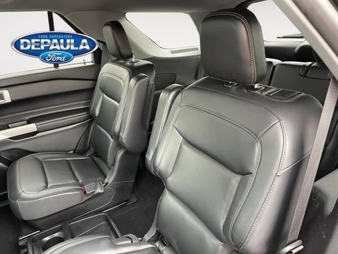 Used 2021 Ford Explorer XLT w/ Equipment Group 202A AWD/4WD image 17