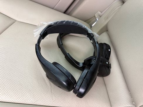 Used 2004 Cadillac SRX V8 w/ Preferred Equipment Group image 28