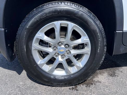 Used 2023 Chevrolet Traverse LS FWD image 22