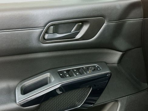 Used 2024 Nissan Pathfinder SV AWD/4WD image 15
