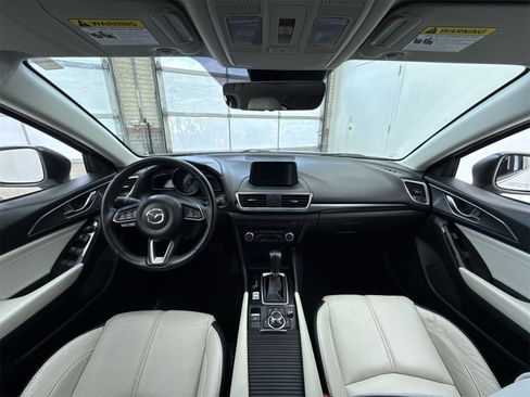 Used 2018 MAZDA MAZDA3 Grand Touring image 21