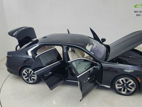 Used 2023 BMW i7 xDrive60 AWD/4WD image 90