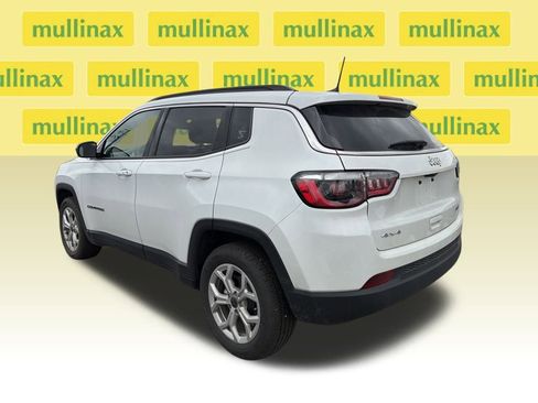 Used 2025 Jeep Compass Latitude image 8