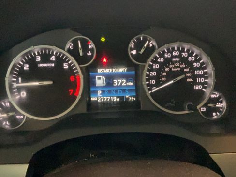 Used 2017 Toyota Tundra Platinum AWD/4WD image 10