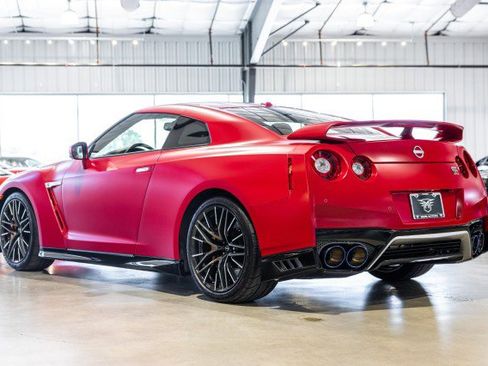 Used 2023 Nissan GT-R Premium w/ Premium Interior Package AWD/4WD image 4
