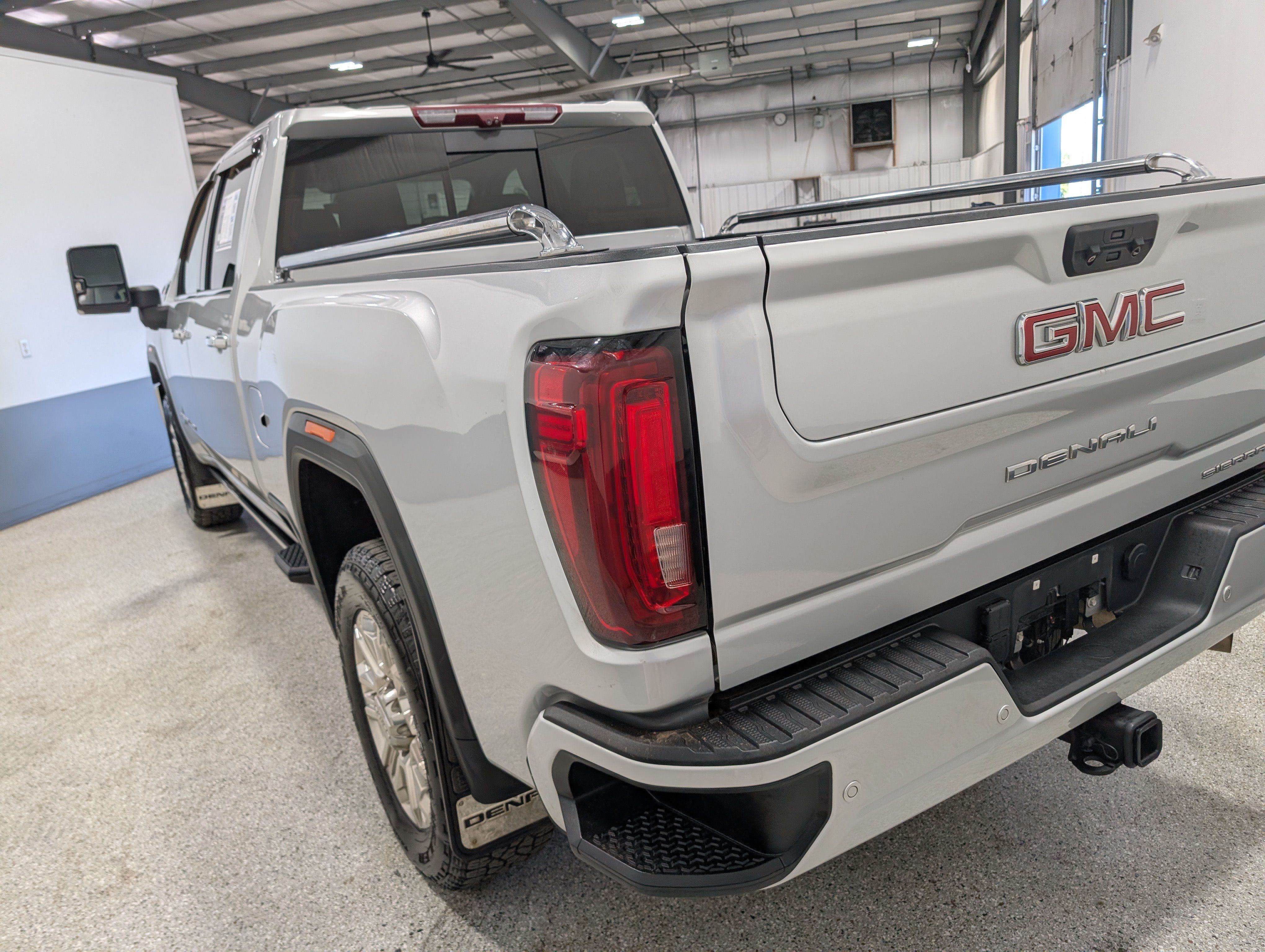 Used 2023 GMC Sierra 2500 Denali w/ Technology Package AWD/4WD image 5