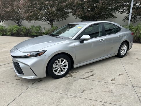 Certified 2025 Toyota Camry LE FWD image 3