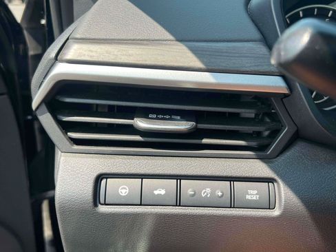 Used 2024 Nissan Altima 2.5 SV FWD image 17