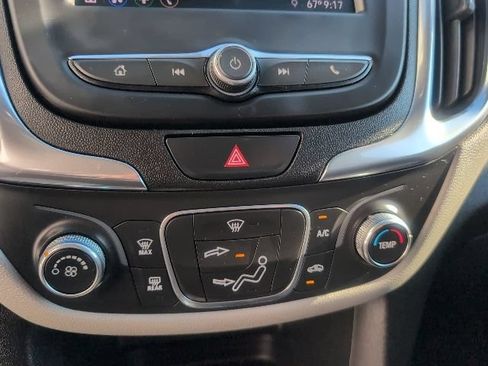 Used 2020 Chevrolet Equinox LT FWD image 24