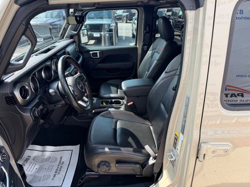 Used 2022 Jeep Gladiator Rubicon w/ Cold Weather Group image 4