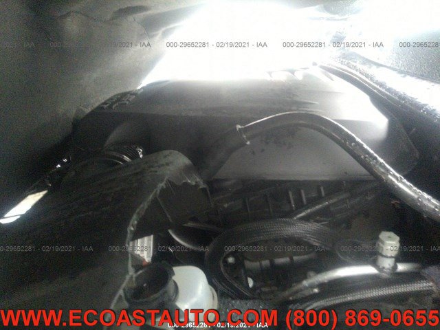 Used 2019 Dodge Challenger SXT RWD image 5