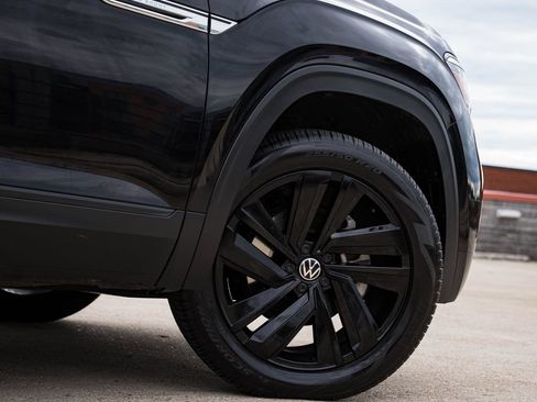Used 2023 Volkswagen Atlas Cross Sport SE w/ Black Wheel Package AWD/4WD image 7