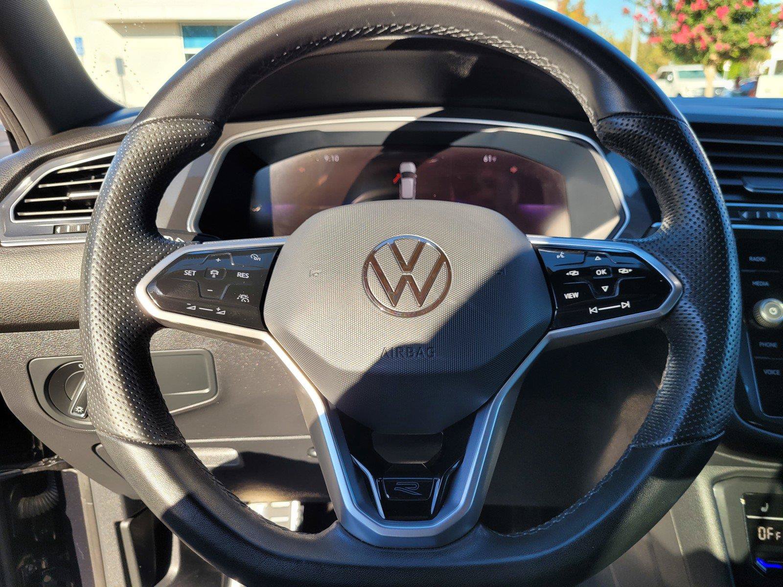 Certified 2023 Volkswagen Tiguan SE R-Line FWD image 35