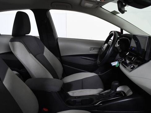 Used 2025 Toyota Corolla LE image 26