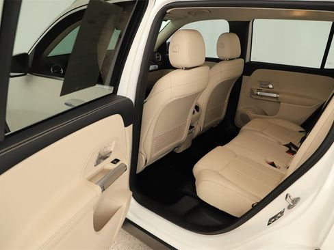 Used 2021 Mercedes-Benz GLB 250 image 25