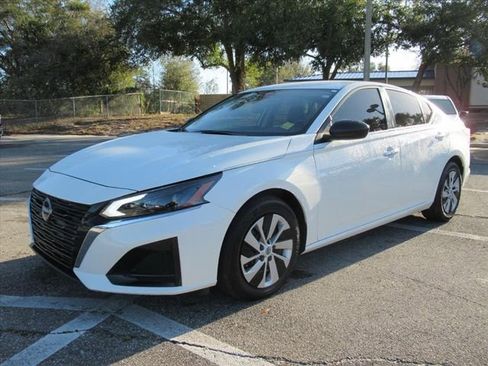 Used 2024 Nissan Altima 2.5 S image 3