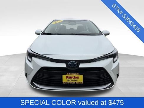 Used 2025 Toyota Corolla XLE image 2