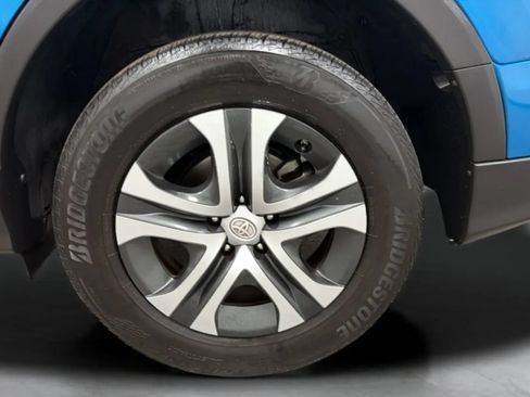 Used 2017 Toyota RAV4 LE FWD image 27