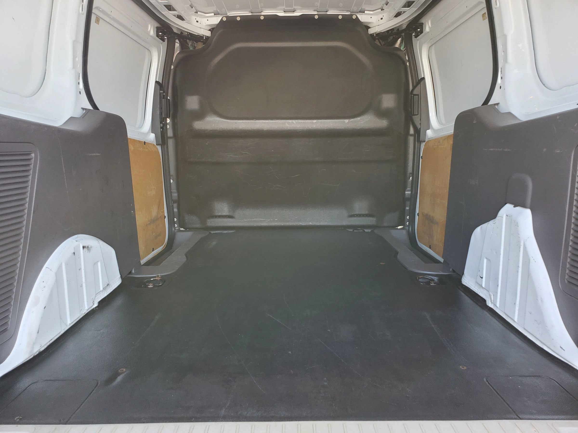 Used 2021 Ford Transit Connect XLT FWD image 4