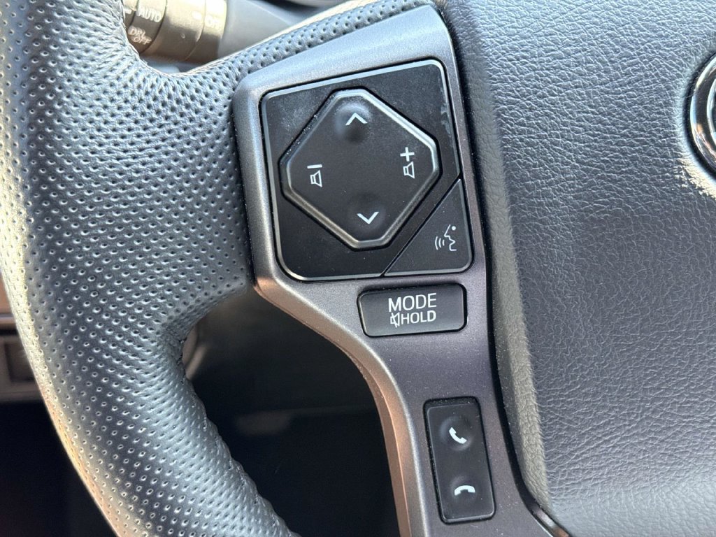 Used 2022 Toyota Tacoma TRD Sport AWD/4WD image 36