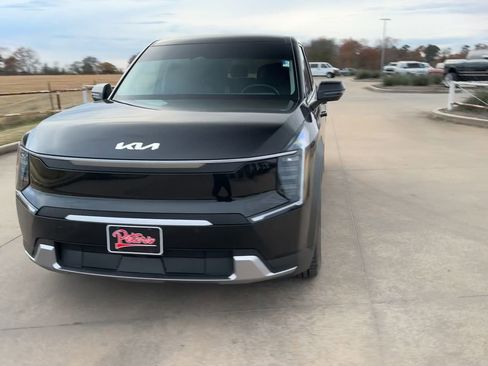 Used 2024 Kia EV9 Light Long Range image 4