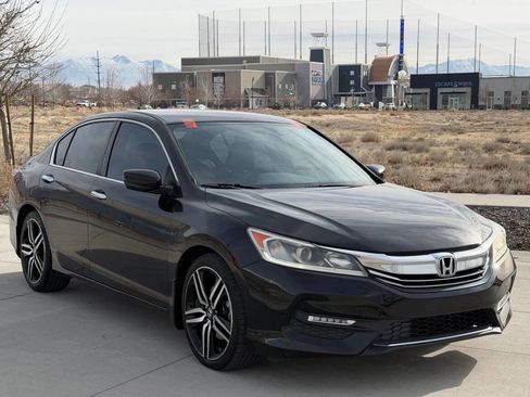 Used 2017 Honda Accord Sport image 3