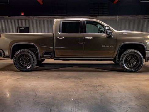 Used 2023 Chevrolet Silverado 2500 High Country w/ Technology Package image 11