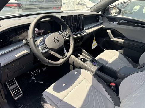 New 2026 Volkswagen Tiguan SE R-Line FWD image 13