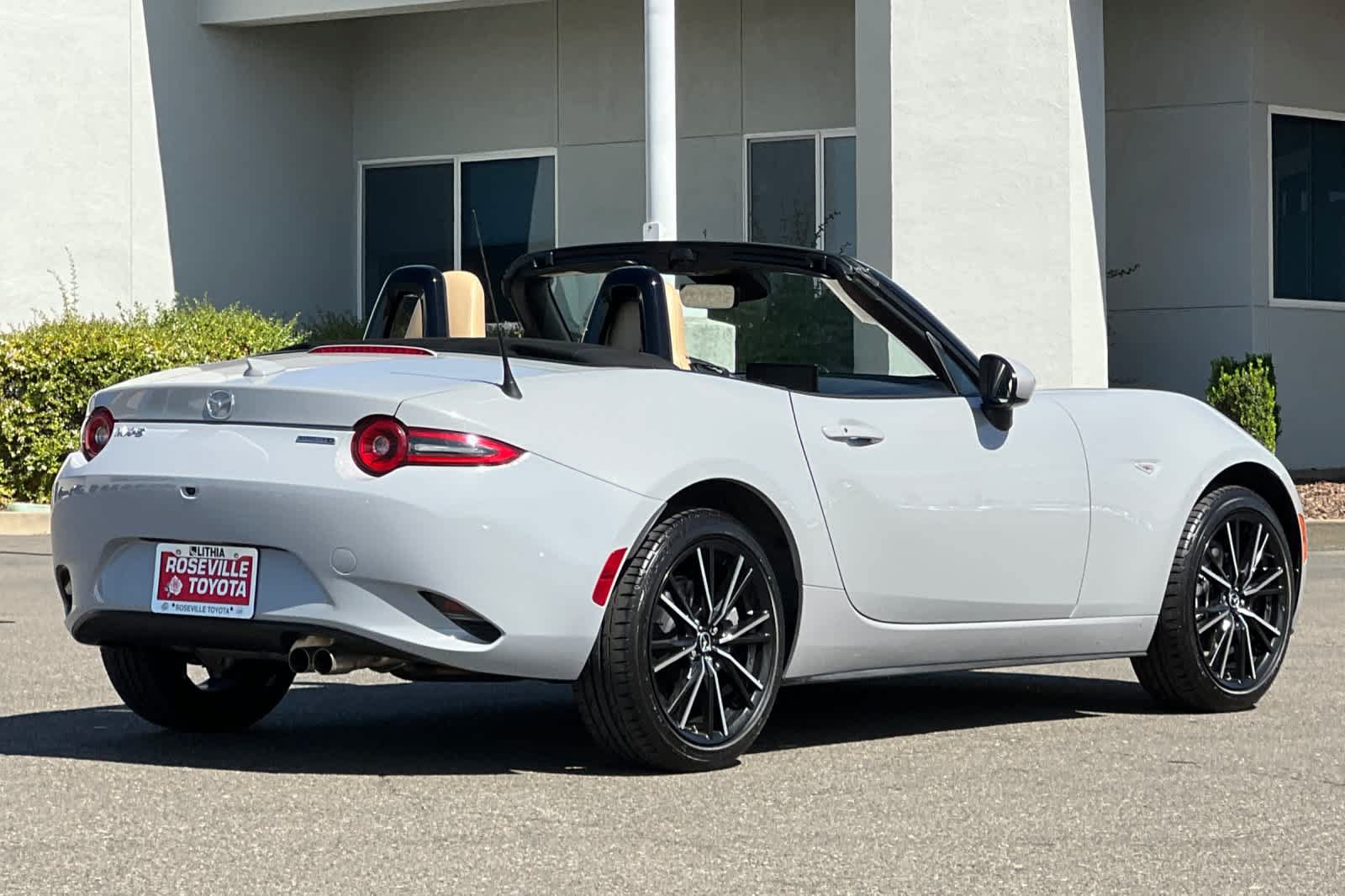 Used 2024 MAZDA MX-5 Miata Grand Touring RWD image 2