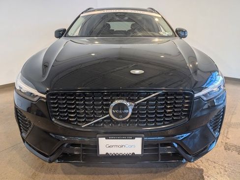 Used 2023 Volvo XC60 B5 Plus image 2