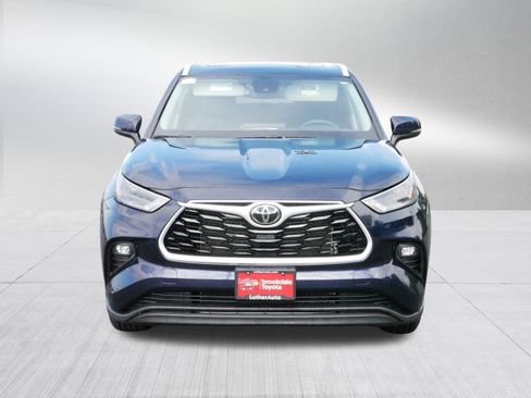Certified 2024 Toyota Highlander XLE image 2