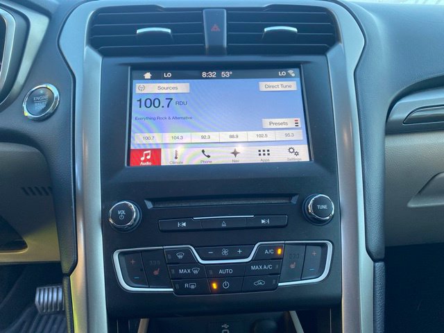 Used 2017 Ford Fusion SE w/ Fusion SE Technology Package FWD image 22