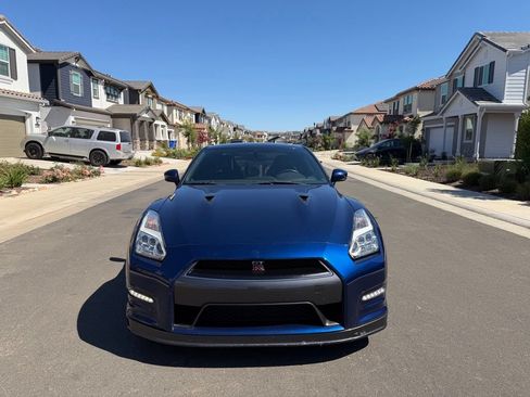 Used 2015 Nissan GT-R Premium AWD/4WD image 3